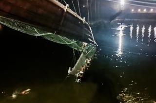 El puente había pasado un proceso de restauración y lo habían reabierto hace cuatro días.