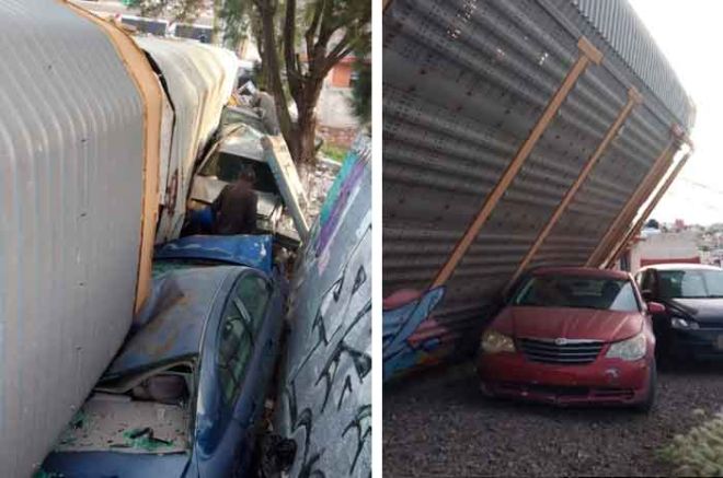 Uno de los vagones colisionó contra la barda de una escuela, según informaron los vecinos.