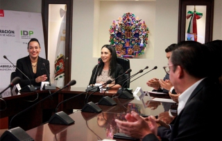 Gaby Gamboa firma convenio de colaboración con el Instituto de la Defensoría Pública del Edomex