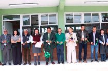 El alcalde de Zinacantepec, Manuel Vilchis Viveros, encabezó la entrega de dos nuevas aulas educativas.