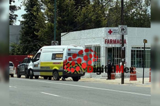 La falta de respuesta de una ambulancia obligó a la madre a trasladar al menor en taxi hasta la Cruz Roja, donde confirmaron su fallecimiento.