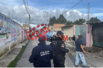 Policías resguardan la zona tras explosión