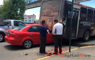 #Toluca: se “clava” en camión y causa caos vial