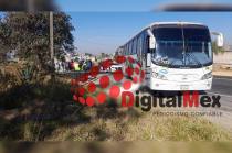 El joven de 22 años quedó sin vida a un costado de la unidad involucrada.