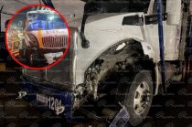 Camión de pasajeros de la línea Aut 8 de Noviembre resultó dañado tras impactarse contra un tráiler en Paseo Tollocan, en Toluca.