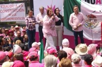 La concentración fue convocada por partidos de oposición y organismos que integran la Marea Rosa
