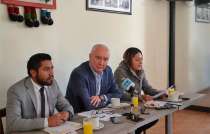 En conferencia, los representantes legales de la afectada: Edith Romero Martínez, Carlos Antonio Valenzuela Pilgram y Luis Flores López