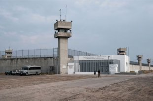 La Secretaría de Seguridad del Edoméx informó que la agresión ocurrió hace cuatro años y derivó en la remoción de custodios y de la entonces directora del penal.