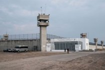La Secretaría de Seguridad del Edoméx informó que la agresión ocurrió hace cuatro años y derivó en la remoción de custodios y de la entonces directora del penal.