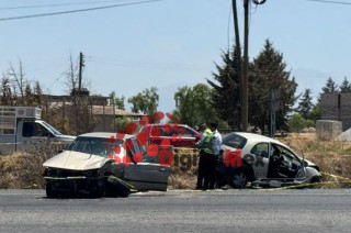 El conductor del Tsuru se habría detenido momentáneamente para comprar tamales y, al incorporarse nuevamente a la vía en un retorno, se produjo el impacto.
