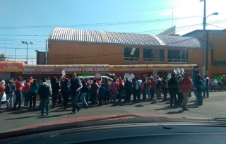 Inauguran Lago Ehécatl entre protestas por violencia contra mujeres