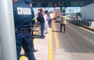 #Video: Operadores de transporte turístico toman casetas del #Edomex