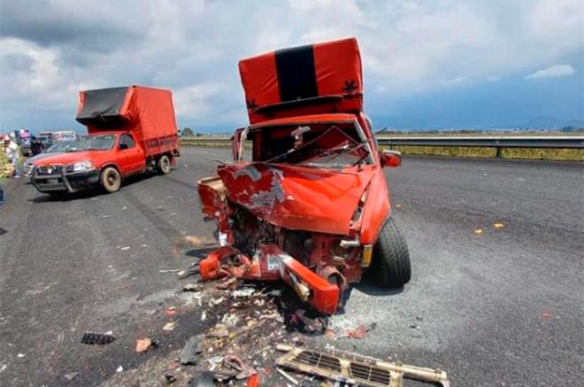 Un accidente vehicular múltiple en donde se vieron involucrados un tráiler, una camioneta y un vehículo particular