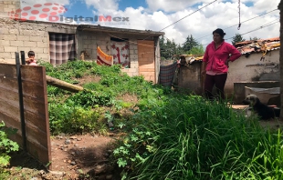 Familia en Toluca vive entre la tierra a un año del sismo