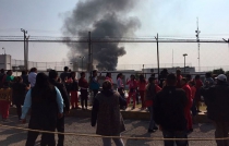 Enfrentamiento de familiares de reos y policías en Chiconautla