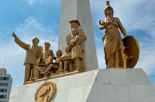 Nuevo monumento a los maestros en Toluca