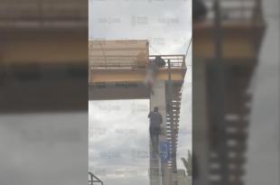 Fue necesario utilizar una escalera, para poder hacer las maniobras de rescate.