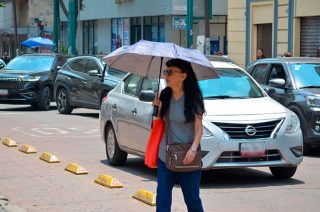 La Secretaría de Salud del Estado de México llamó a extremar precauciones durante la canícula, periodo en el que aumentan los riesgos por altas temperaturas, radiación solar e intoxicaciones alimentarias.