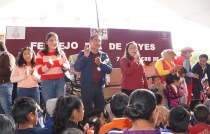 Miles de sonrisas y regalos en el festejo del Día de Reyes en #Almoloya de Juárez
