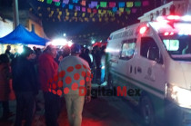 Asistentes del carnaval de San Francisco Tlalcilalcalpan durante los disturbios provocados tras el choque del automovilista
