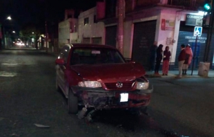 Chocan en centro de Toluca y abandonan sus vehículos