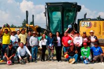 Guadalupe Díaz Avilés encabezó el arranque de la rehabilitación de las canchas de fútbol en La Concepción de los Baños, acompañada de integrantes del Cabildo.