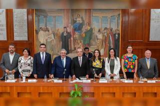 Myrna García Morón fue la encargada de comentar el libro “Revista de las Causas y Consecuencias de la Guerra Mexicana”.