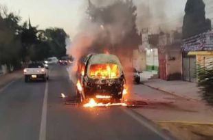 #Video: Se incendia unidad de transporte público en #Edoméx