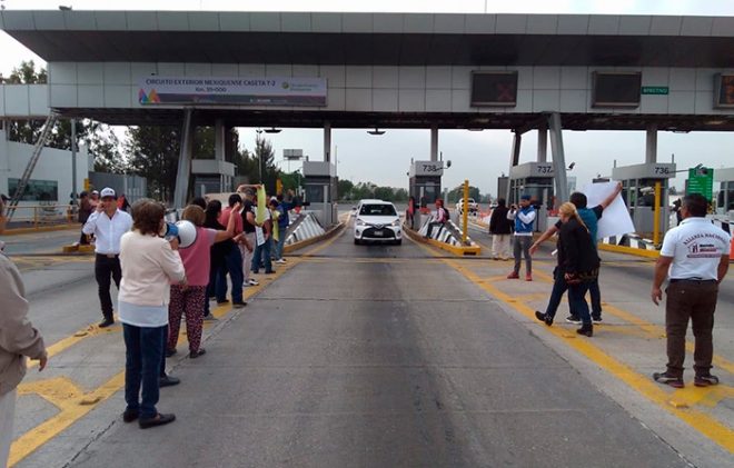 Toman casetas del CEM en Ecatepec en protesta por aumentos abusivos