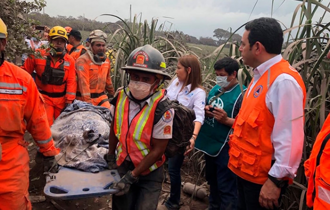 Presidente analiza estado de excepción tras explosión del Volcán de Fuego en Guatemala