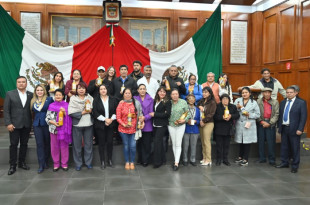 Personas artesanas productoras del Tecuí que acudieron al Congreso mexiquense para respaldar esta iniciativa