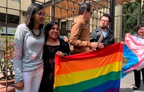 Van parejas gay contra diputados; insisten en matrimonios igualitarios