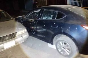 La policía municipal de Villa Guerrero reportó el hallazgo de un cuerpo dentro de un automóvil.