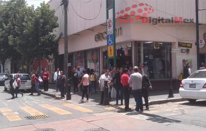 #Toluca: Defienden a vendedor y corren a inspectores