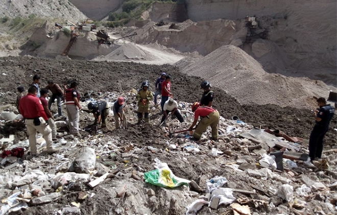 #Video: Buscan a trabajador tras derrumbe de mina en #Texcoco