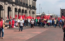Provocan antorchistas intenso caos vial en el centro de Toluca