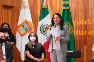 Secretaria de Desarrollo Social, durante su participación en un conversatorio con estudiantes de la UAEM