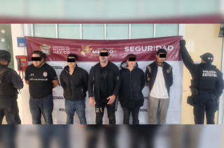 Se logró identificar y seguir a los presuntos responsables, lo que derivó en un operativo en el fraccionamiento Bonanza, ubicado en San Bartolomé Tlaltelulco.