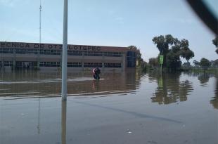 Según informes la inundación alcanza hasta 15 centímetrosde altura en alguna aulas