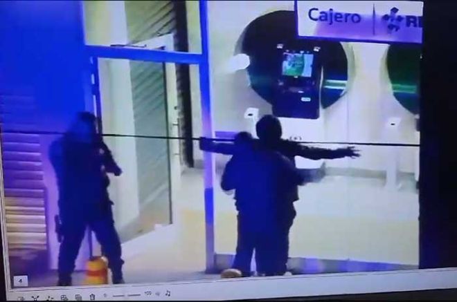 #Video: Detienen a hombre que intentaba robar cajero automático en #Edoméx