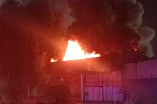 Los vulcanos, apoyados por los bomberos del municipio vecino de Tultitlán, lograron sofocar el fuego