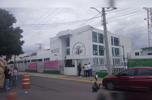 Organizaciones acusan que una mujer sin registro como víctima cerró con candado las oficinas de la CEAVEM en Toluca, lo que pone en riesgo la seguridad jurídica y los expedientes de miles de personas.