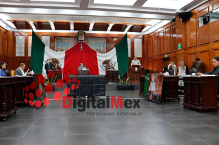 #Video: Congreso del #Edoméx guarda minuto de silencio por asesinato de Dulce, niña de 12 años