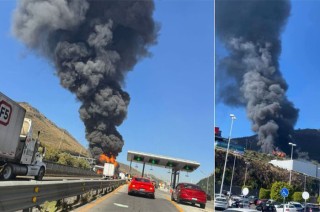 En el lugar se reporta una intensa movilización de los servicios de emergencia ya que el choque provocó un fuerte incendio.