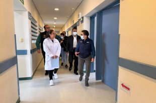Autoridades de Salud del Estado de México mantienen la atención médica a las personas lesionadas tras el accidente por pirotecnia registrado en Temascalcingo.