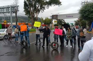 Encabezan esta manifestación extrabajadores del ayuntamiento de Toluca.