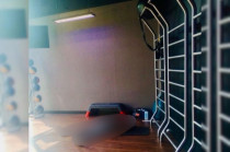 Cuerpo en el área de estiramiento del gimnasio