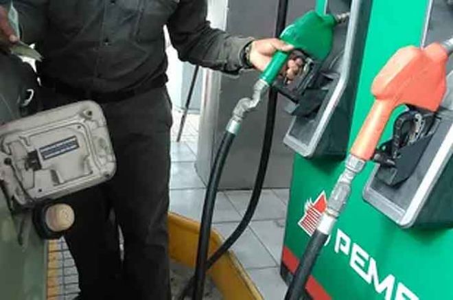 Xóchitl Gálvez critica el &quot;nuevo gasolinazo&quot;, acusando al gobierno de AMLO de mentir sobre la inexistencia de aumentos en el precio de la gasolina.