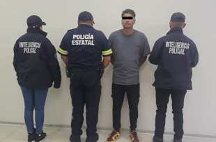 El detenido, junto con la camioneta asegurada, fue presentado ante la Agencia del Ministerio Público.
