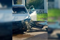 La víctima viajaba en un auto compacto, el cual perdió el control del vehículo